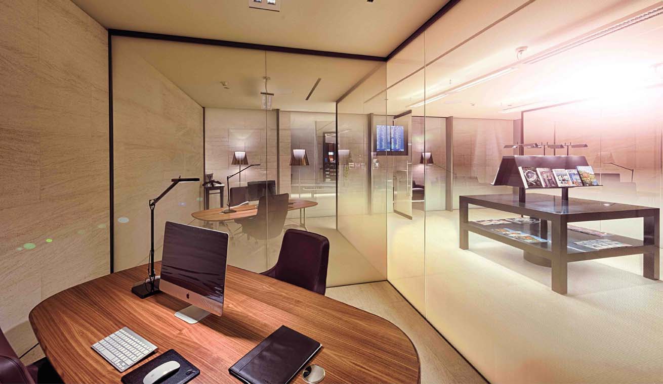 Qatar Airways Al Safwa First Class Lounge in Detail - business centre. SkyLux - Discounted Business and First Class Flights