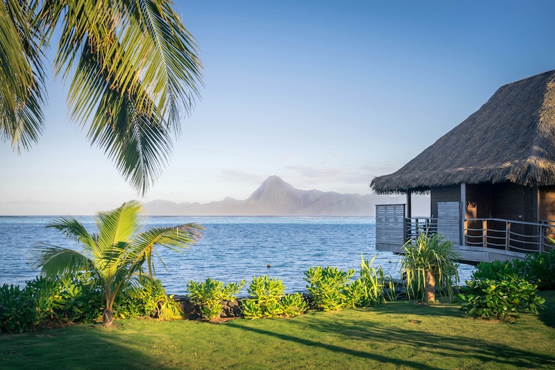 Business class flights to Papeete with SkyLux Travel