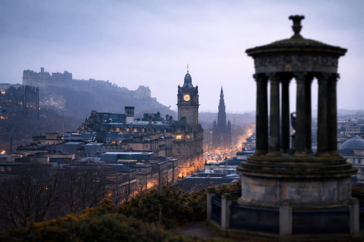 Flights to Scotland to Discover Edinburgh