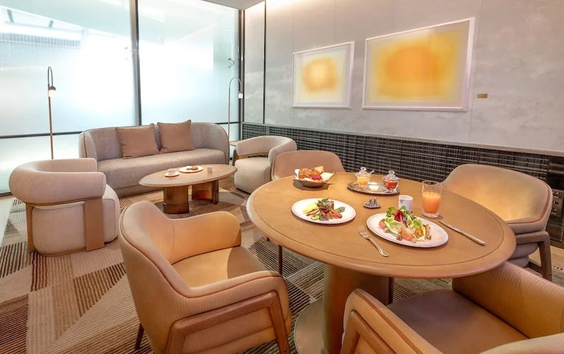 Korean Airlines First Class Lounge has dining, art, and comfort