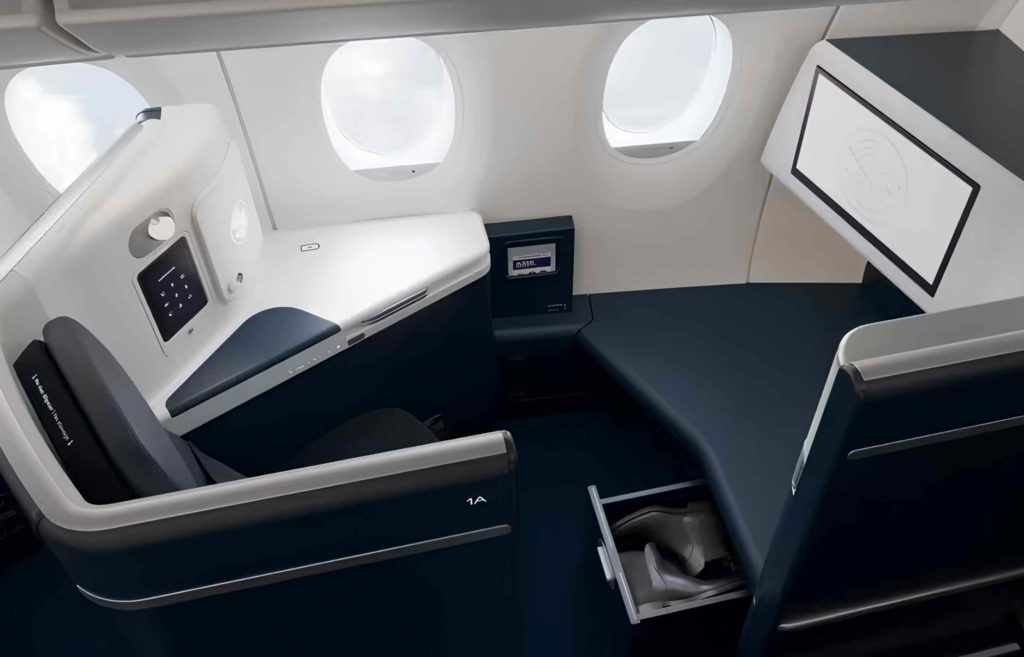 Business class on Air France is Very Private
