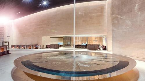 Top 10 World’s Best Airport Lounges Part 1